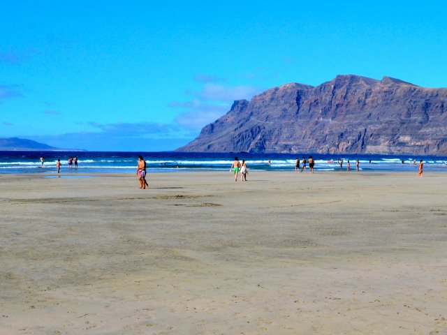 Las banderas rojas de Famara