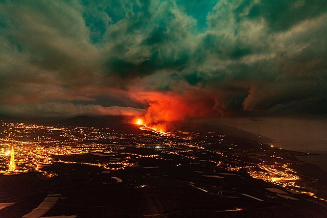 Eruption of the Cumbre Vieja volcano on La Palma