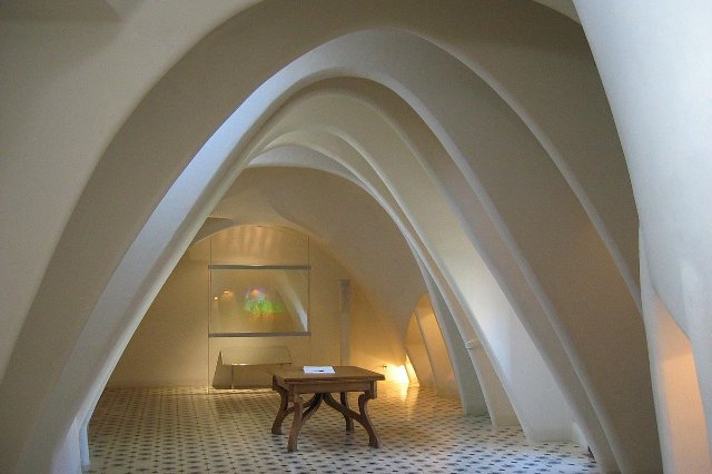 Antoni Gaudí, Casa Batlló in Barcelona, arches in the attic 